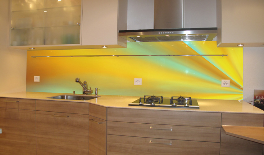 stylische Küche mit Glaswand `gelber Strahl´ (Bild-Nr. 0200387)

