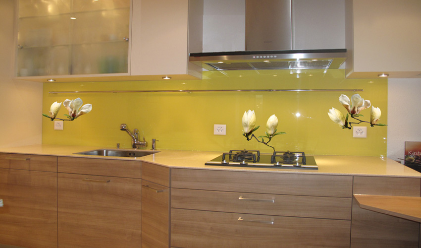 stylische Küche mit der gelben Magnolie - eine Rarität - die Hintergrundfarbe kann verändert werden, siehe Originalgrösse (Bild-Nr. 0200455)


